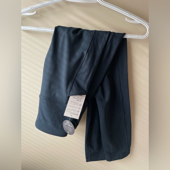 Women’s leggings size small - Picture 2 of 2